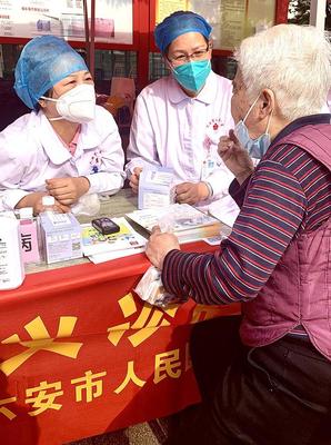 六安 健康服務(wù)進(jìn)社區(qū)，義診培訓(xùn)惠民生